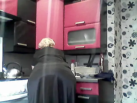 Snapshot of Lisa_Suzie chatting on November 18, 11:14 am Lisa Suzie online show from November 18, 11:14 am