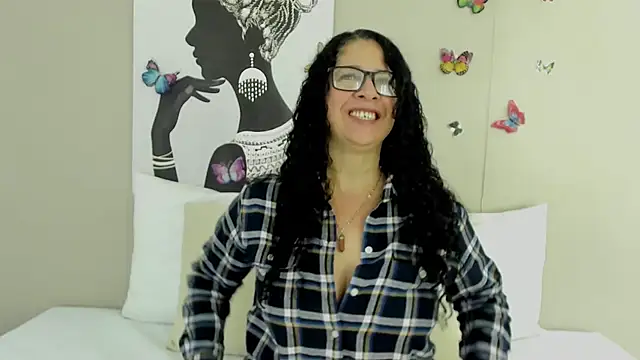 Snapshot of Adelesmithh chatting on December 2, 11:37 am Adelesmithh online show from December 2, 11:37 am