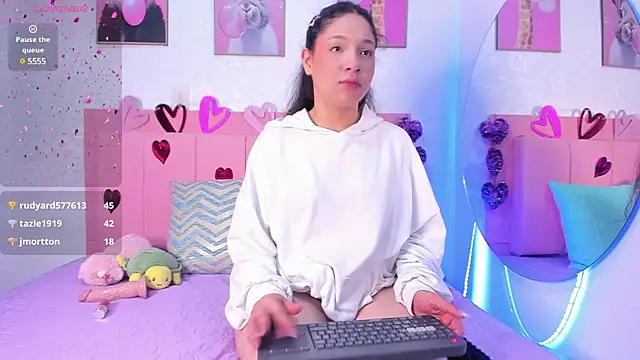 Snapshot of amandalee01 chatting on February 9, 8:24 pm amandalee01 online show from February 9, 8:24 pm