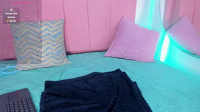 Snapshot of amandalee01 chatting on March 13, 4:45 pm amandalee01 online show from March 13, 4:45 pm