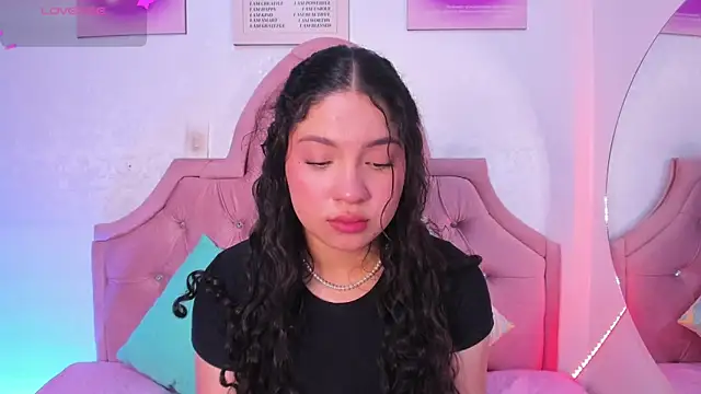 Snapshot of amandalee01 chatting on September 13, 7:13 pm amandalee01 online show from September 13, 7:13 pm