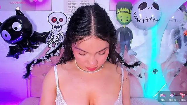 Snapshot of amandalee01 chatting on October 9, 7:34 pm amandalee01 online show from October 9, 7:34 pm