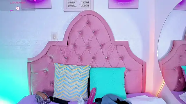 Snapshot of amandalee01 chatting on November 7, 6:19 pm amandalee01 online show from November 7, 6:19 pm