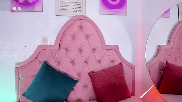 Snapshot of amandalee01 chatting on November 9, 7:01 pm amandalee01 online show from November 9, 7:01 pm