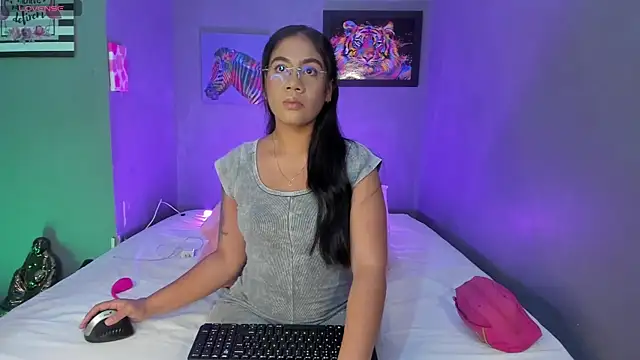 PammelaRoss1 online show from June 4, 5:30 pm