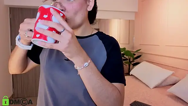 SHARONN     online show from November 21, 3:49 am