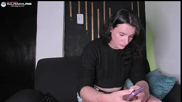 Snapshot of elafranco_ chatting on January 18, 2:58 am elafranco online show from January 18, 2:58 am