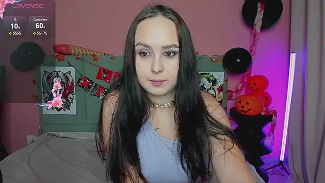 Snapshot of BeatriceReeves chatting on October 31, 1:06 am BeatriceReeves online show from October 31, 1:06 am