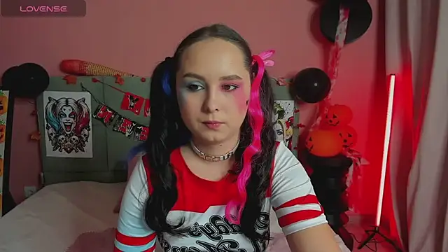 Snapshot of BeatriceReeves chatting on November 2, 1:19 am BeatriceReeves online show from November 2, 1:19 am