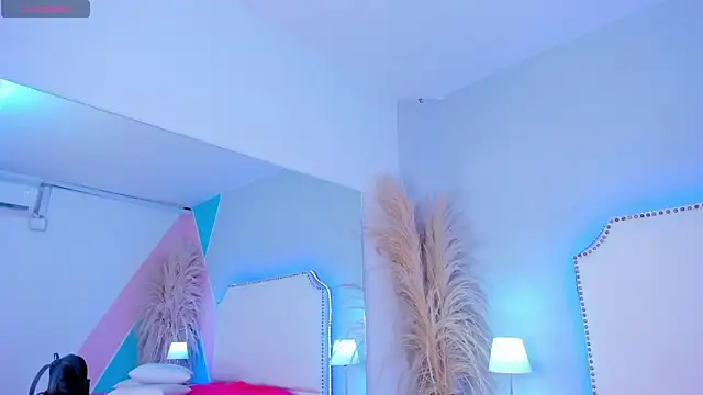 aggy castel online show from March 25, 2:01 pm