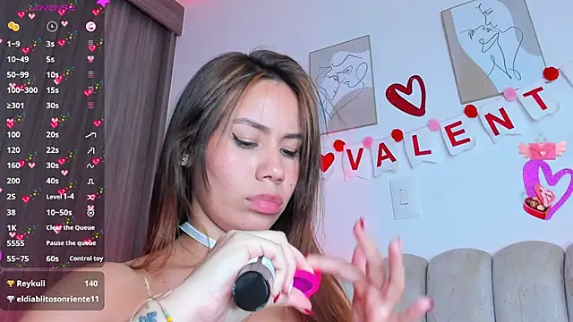 Snapshot of Tamaraa_Serra chatting on February 12, 10:15 pm Tamaraa Serra online show from February 12, 10:15 pm