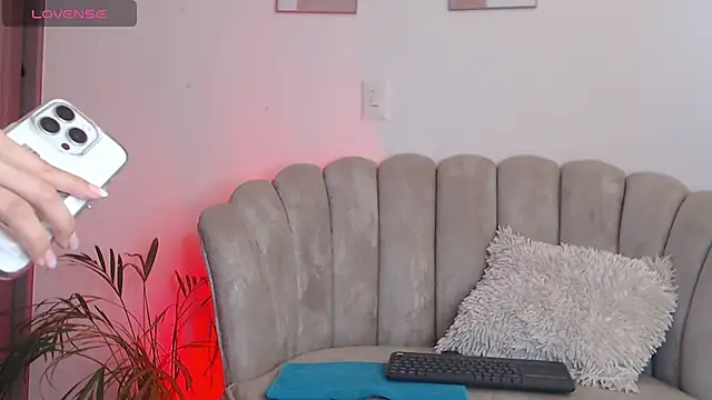 Snapshot of Tamaraa_Serra chatting on March 13, 4:56 pm Tamaraa Serra online show from March 13, 4:56 pm