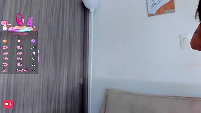 Snapshot of Tamaraa_Serra chatting on October 25, 7:30 pm Tamaraa Serra online show from October 25, 7:30 pm