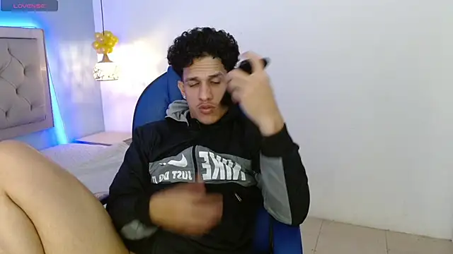 Snapshot of Jheidertwink chatting on February 14, 6:45 am Jheidertwink online show from February 14, 6:45 am