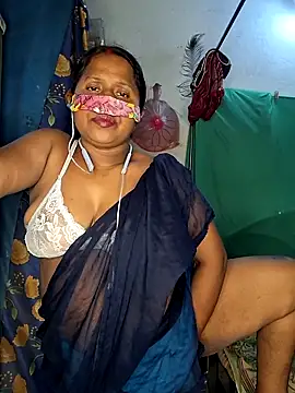 Snapshot of Real_Desi_Couple chatting on April 21, 5:39 pm Real Desi Couple online show from April 21, 5:39 pm