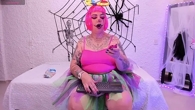 Snapshot of poisson_ivy chatting on October 24, 8:05 pm poisson ivy online show from October 24, 8:05 pm