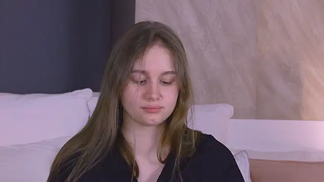 EllieHayes online show from April 4, 10:07 pm