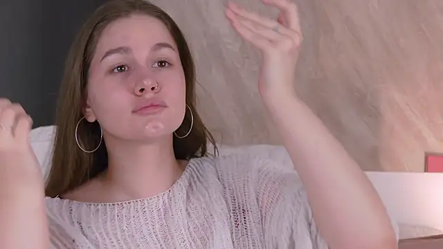 EllieHayes online show from April 11, 9:30 pm