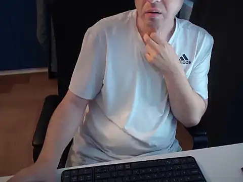Snapshot of CuteMan33 chatting on July 10, 3:03 pm CuteMan33 online show from July 10, 3:03 pm