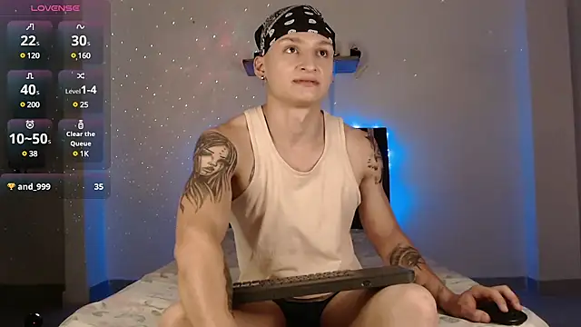 arthurphoenix  online show from December 31, 5:44 am