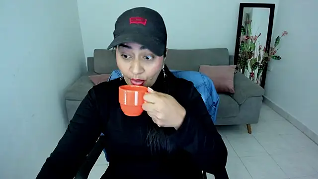 Snapshot of Adele_Sweett chatting on November 3, 11:44 am Adele Sweett online show from November 3, 11:44 am