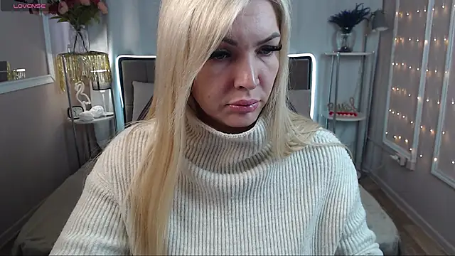 Snapshot of lissa_voxx chatting on February 12, 6:40 am lissa voxx online show from February 12, 6:40 am