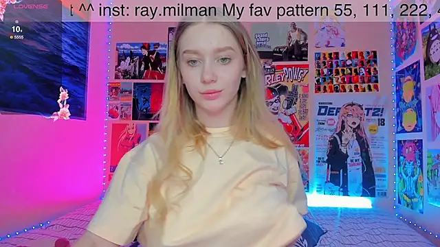 Snapshot of AliceMilman chatting on January 11, 9:57 am AliceMilman online show from January 11, 9:57 am