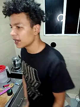 Snapshot of Black_Diamon_ chatting on December 13, 11:39 pm Black Diamon online show from December 13, 11:39 pm