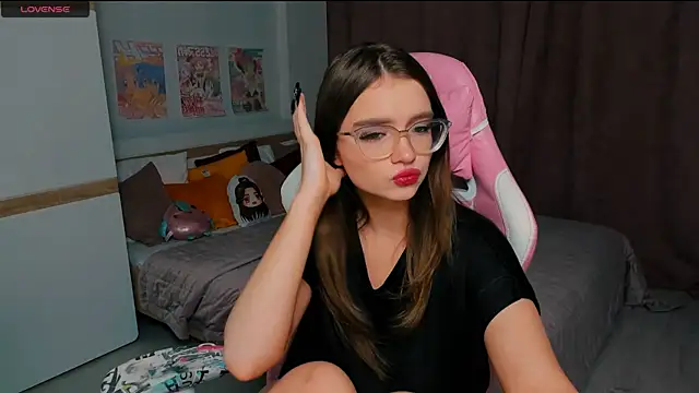 Sonya Glen online show from December 3, 2:30 am