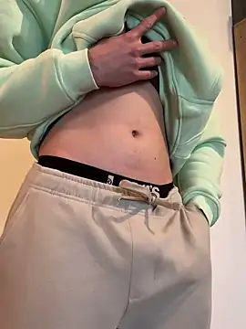 Snapshot of Jamie_2006 chatting on December 21, 11:22 am Jamie 2006 online show from December 21, 11:22 am