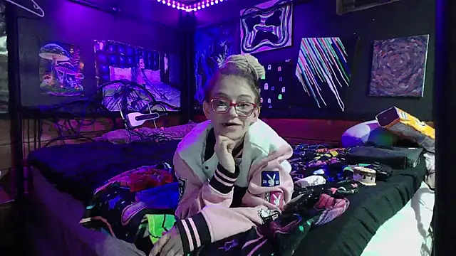 Stonermama666420 online show from December 23, 6:11 am