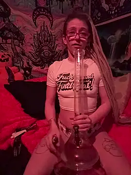 Stonermama666420 online show from January 17, 3:44 am