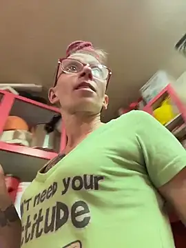 Stonermama666420 online show from April 18, 4:49 am