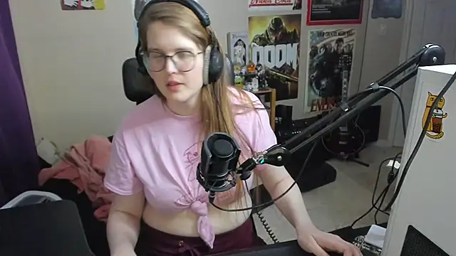 Snapshot of HannahCastle96 chatting on January 21, 8:30 am HannahCastle96 online show from January 21, 8:30 am