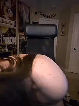 Snapshot of HannahCastle96 chatting on March 14, 4:54 am HannahCastle96 online show from March 14, 4:54 am