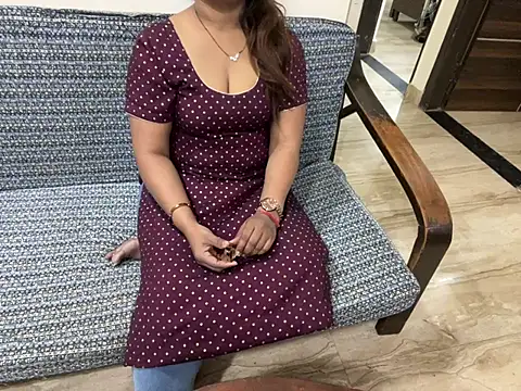 Snapshot of DivyaDutta chatting on March 10, 3:30 pm DivyaDutta online show from March 10, 3:30 pm