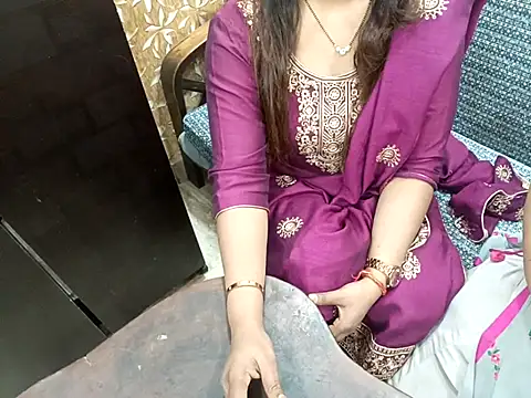 Snapshot of DivyaDutta chatting on March 13, 10:36 am DivyaDutta online show from March 13, 10:36 am