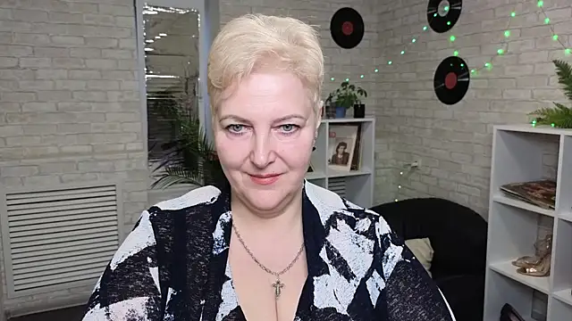 Snapshot of Sandra_Snow chatting on December 22, 7:00 am Sandra Snow online show from December 22, 7:00 am