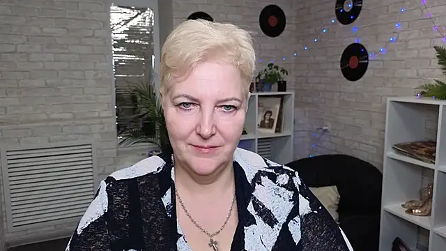 Snapshot of Sandra_Snow chatting on December 22, 10:38 am Sandra Snow online show from December 22, 10:38 am