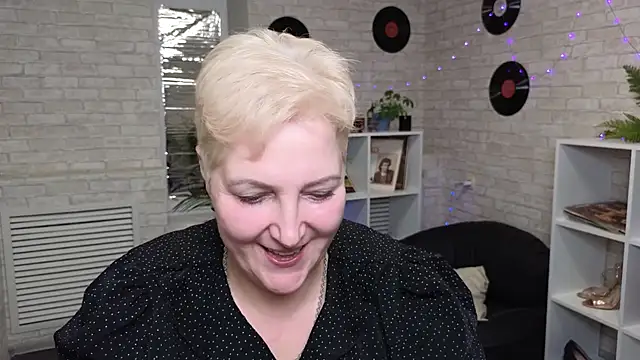 Snapshot of Sandra_Snow chatting on December 22, 1:44 pm Sandra Snow online show from December 22, 1:44 pm