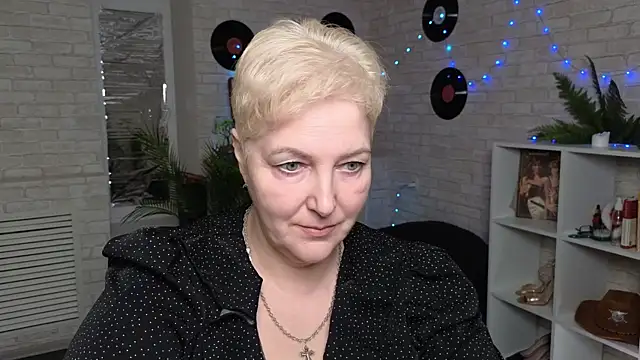 Snapshot of Sandra_Snow chatting on December 23, 3:23 pm Sandra Snow online show from December 23, 3:23 pm