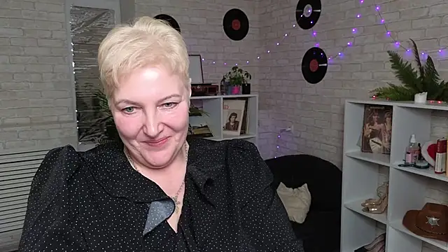 Snapshot of Sandra_Snow chatting on December 23, 9:29 pm Sandra Snow online show from December 23, 9:29 pm