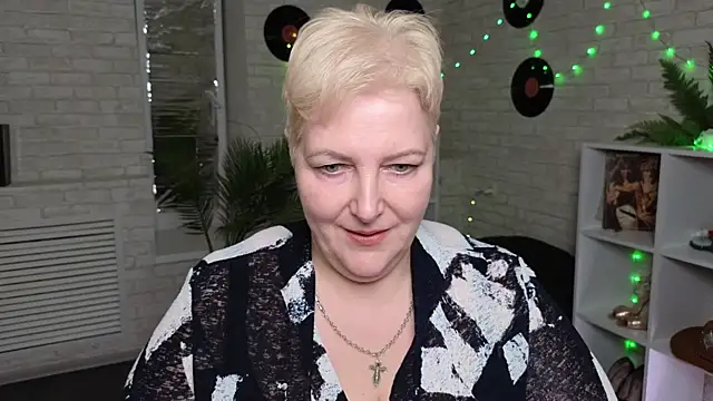 Snapshot of Sandra_Snow chatting on December 24, 3:37 pm Sandra Snow online show from December 24, 3:37 pm