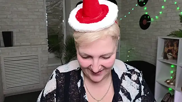 Snapshot of Sandra_Snow chatting on December 24, 9:44 pm Sandra Snow online show from December 24, 9:44 pm