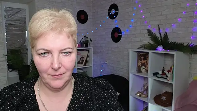 Snapshot of Sandra_Snow chatting on December 28, 6:50 pm Sandra Snow online show from December 28, 6:50 pm