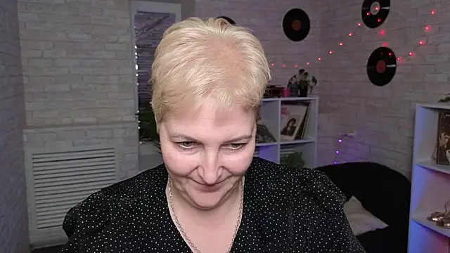 Snapshot of Sandra_Snow chatting on December 29, 8:04 pm Sandra Snow online show from December 29, 8:04 pm