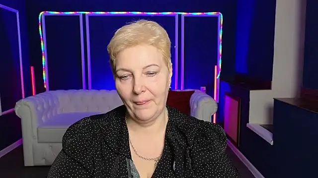 Snapshot of Sandra_Snow chatting on January 6, 5:38 pm Sandra Snow online show from January 6, 5:38 pm