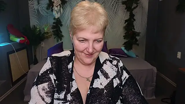 Snapshot of Sandra_Snow chatting on January 9, 8:33 pm Sandra Snow online show from January 9, 8:33 pm
