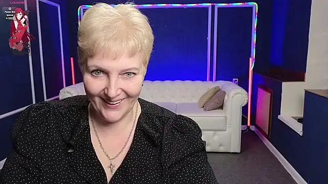 Snapshot of Sandra_Snow chatting on January 19, 6:43 pm Sandra Snow online show from January 19, 6:43 pm