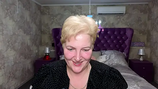 Snapshot of Sandra_Snow chatting on February 1, 8:26 pm Sandra Snow online show from February 1, 8:26 pm